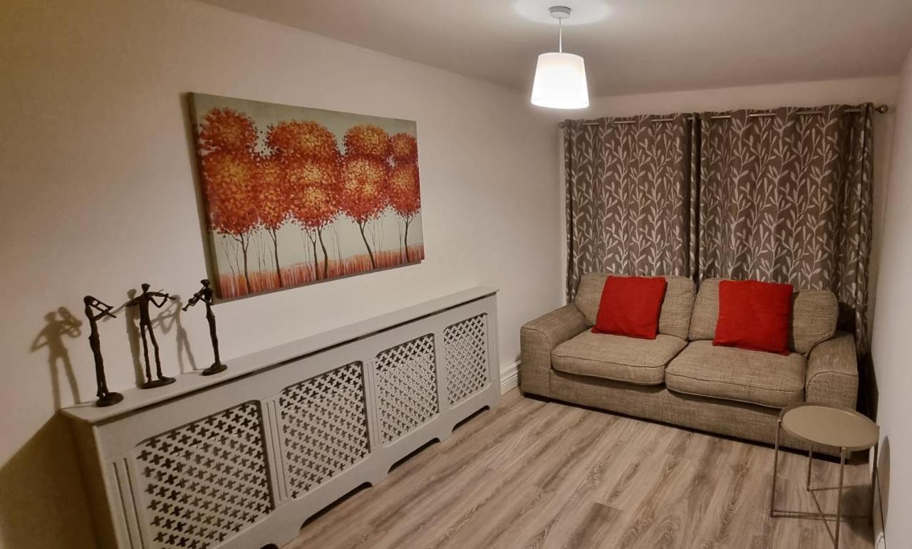 Spacious Curragh 2-Bed Apartment With Own Entrance Brownstown Exterior photo