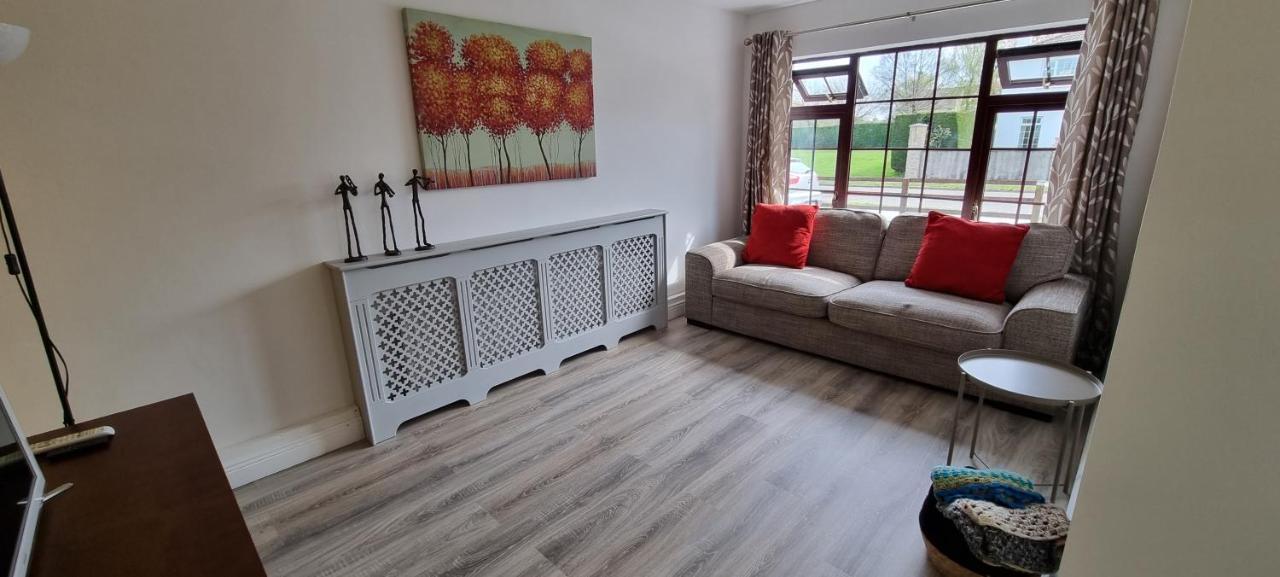 Spacious Curragh 2-Bed Apartment With Own Entrance Brownstown Exterior photo