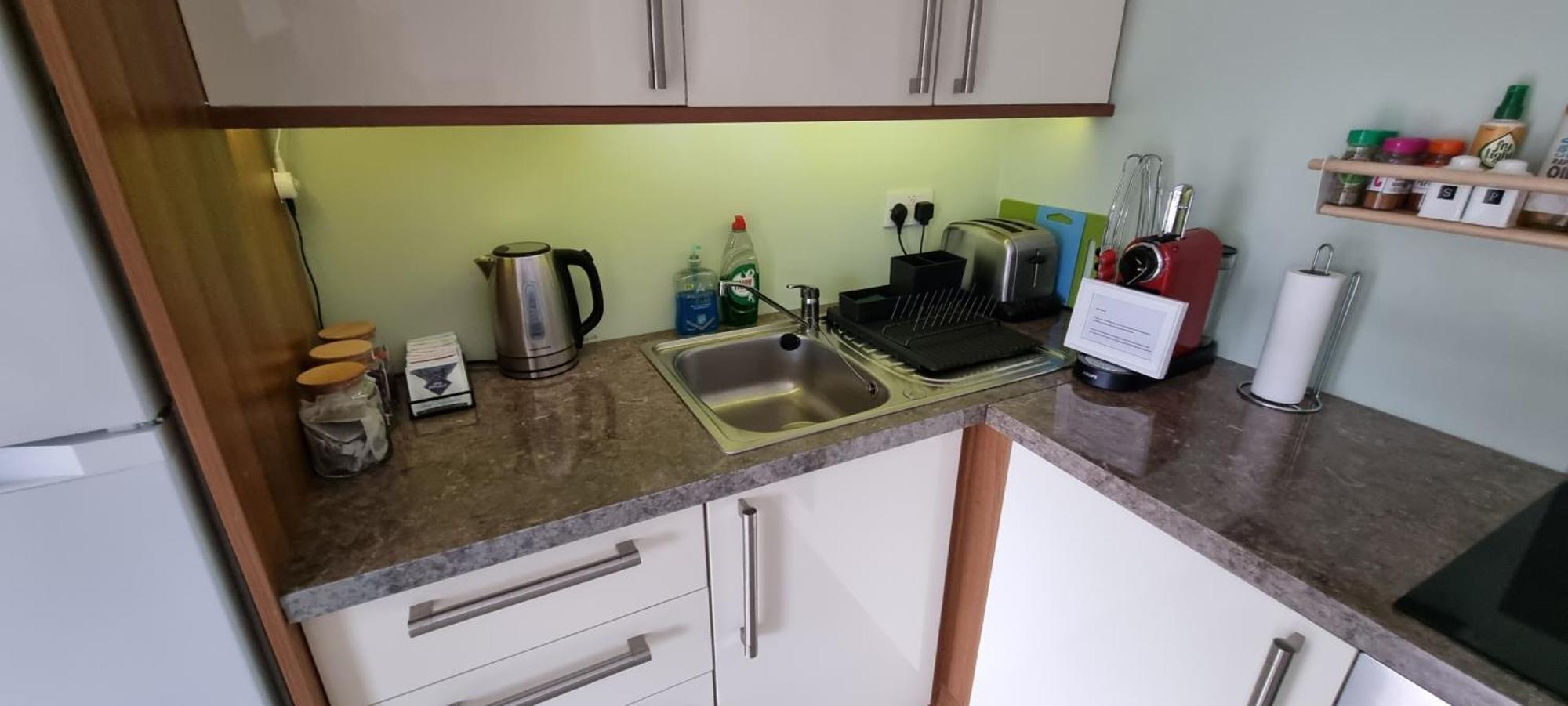 Spacious Curragh 2-Bed Apartment With Own Entrance Brownstown Exterior photo
