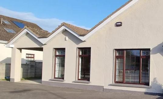 Spacious Curragh 2-Bed Apartment With Own Entrance Brownstown Exterior photo